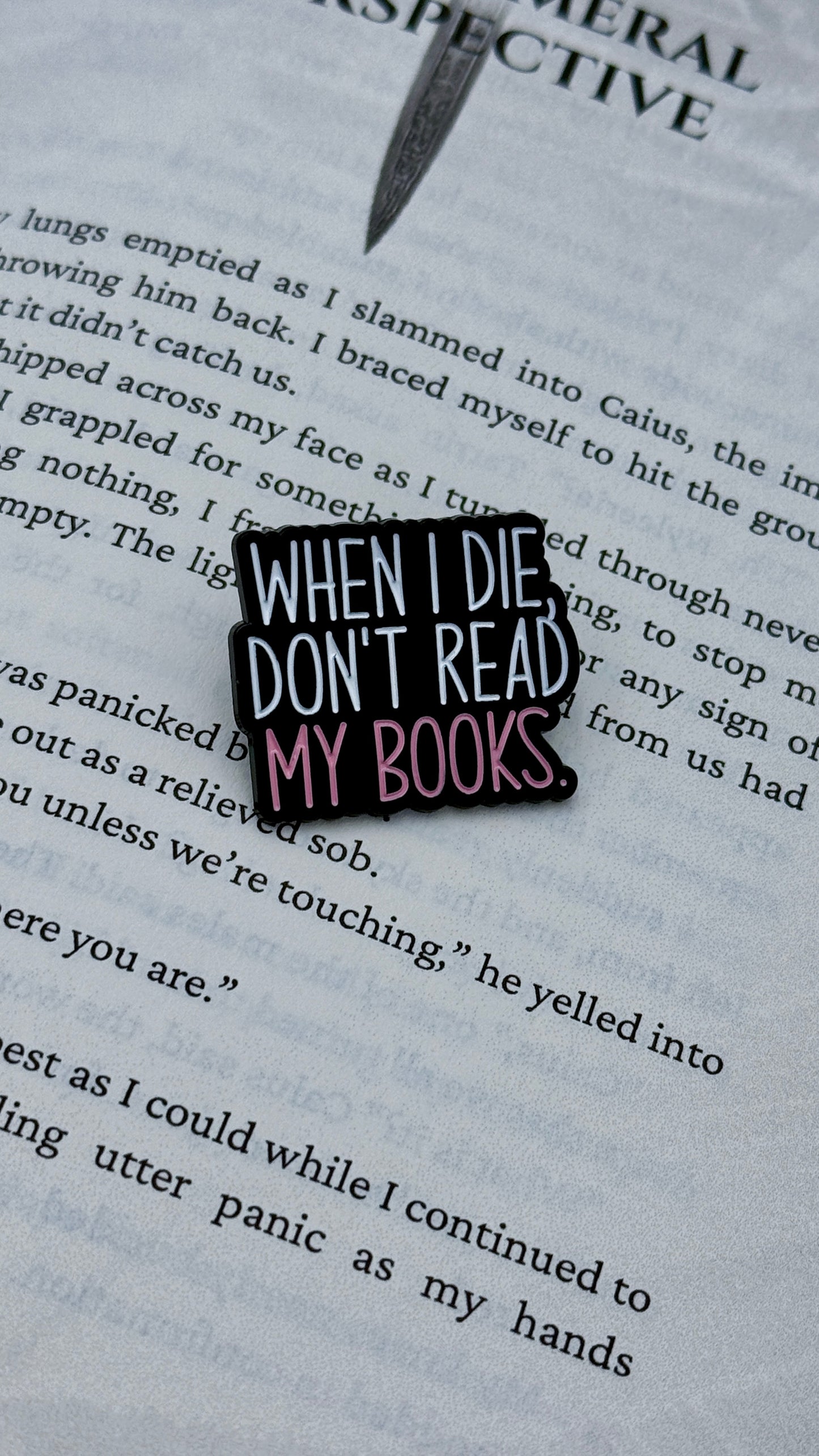 Don’t read my books | Enamel Pin